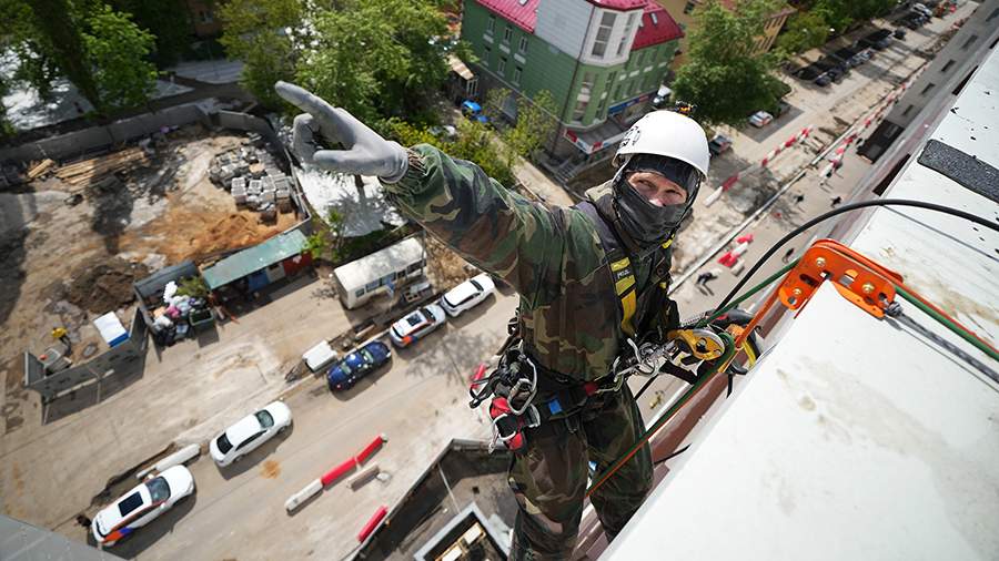 Десант со швабрами: как работают альпинисты — мойщики окон