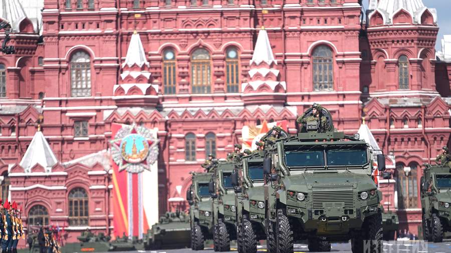 События недели в фотографиях: День Победы, переговоры Путина, новый папа римский