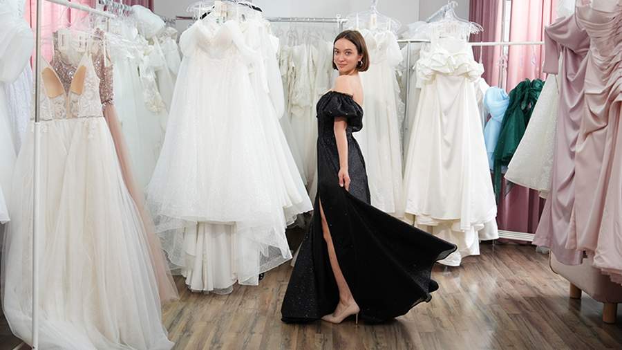 Шаг в будущее: как выглядит подготовка к выпускному обычной школьницы