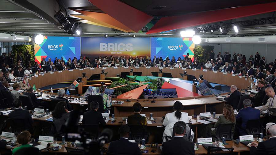 События недели в фотографиях: саммит БРИКС, встреча Лаврова и Ким Чен Ына, наводнение в Техасе