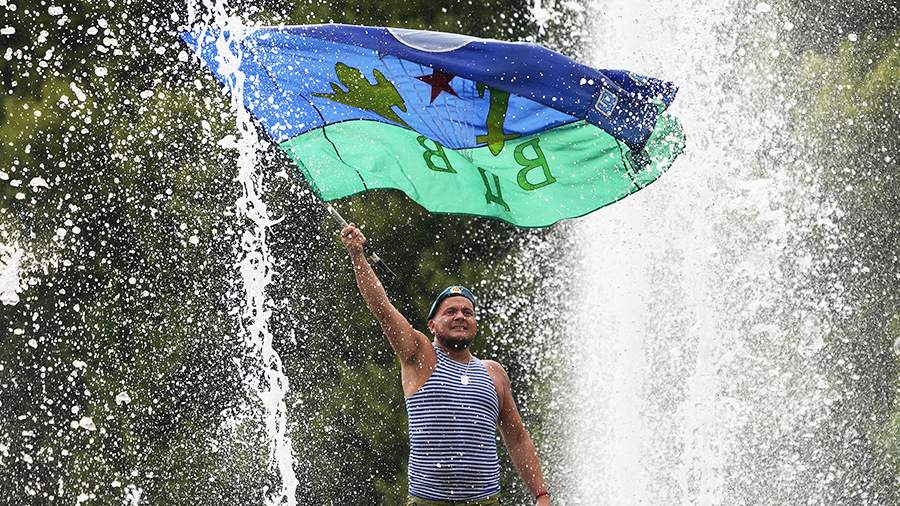 Расплескалась синева: в России отметили День ВДВ