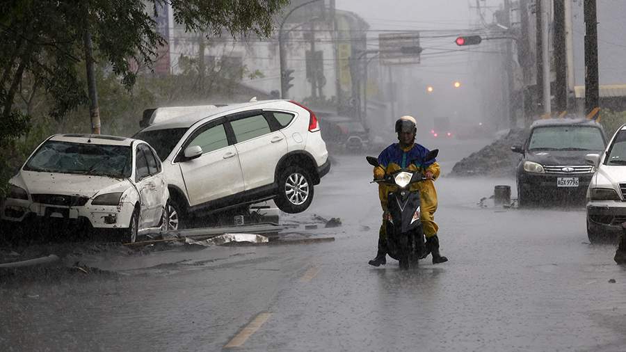 Опасные воды: тайфун «Рагаса» бушует в Азии