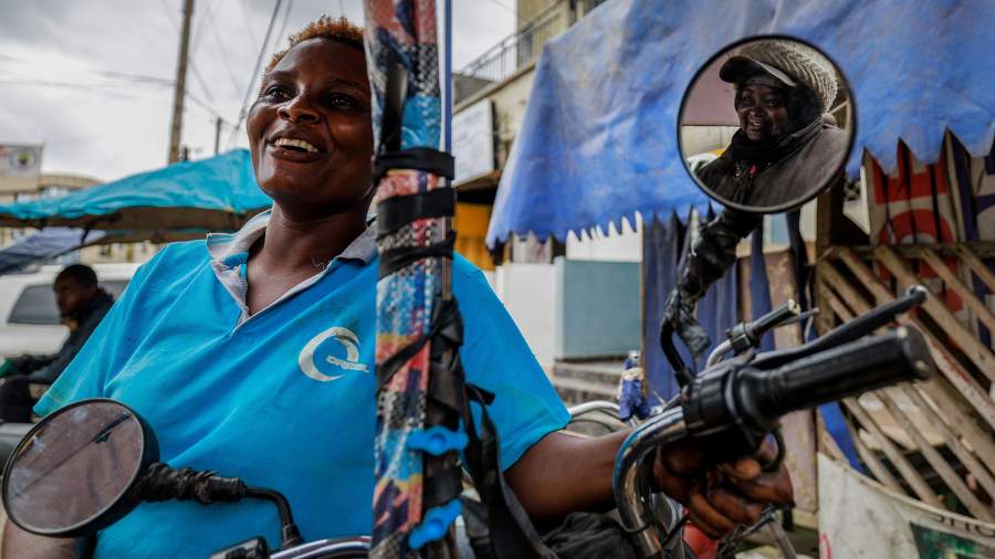 Камерун на перепутье: как мототакси стали символом безысходности