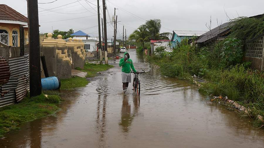 Неумолимая «Мелисса»: ураган пятой категории обрушился на Ямайку