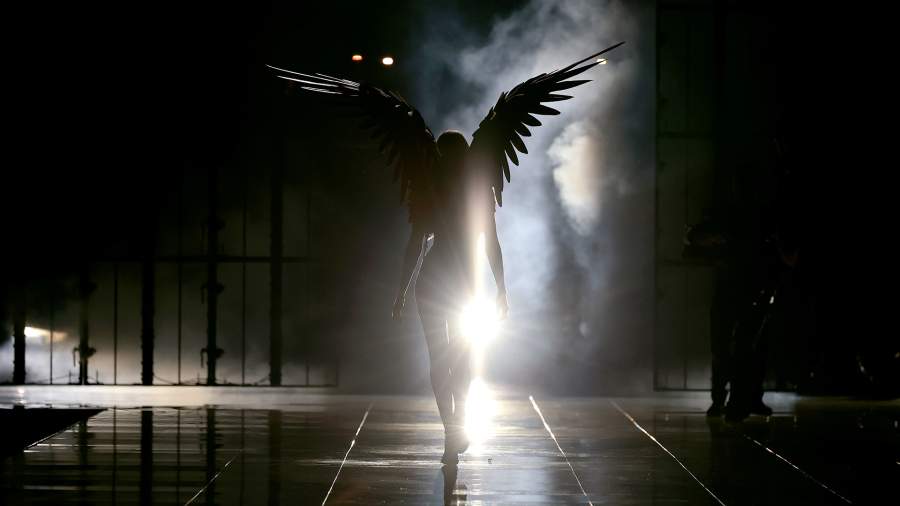 Второй полет: как прошел показ для Victoria’s Secret