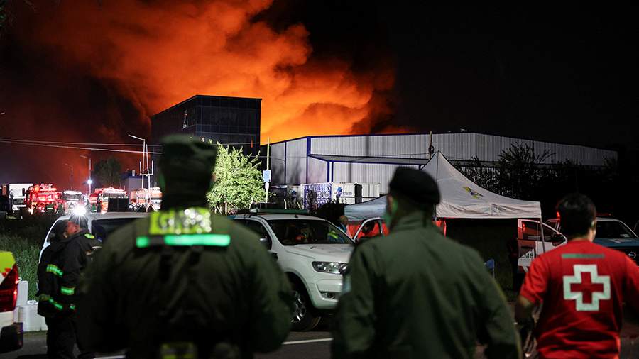 События недели в фотографиях: визит Токаева в Москву, окончание шатдауна в США и взрыв в Аргентине