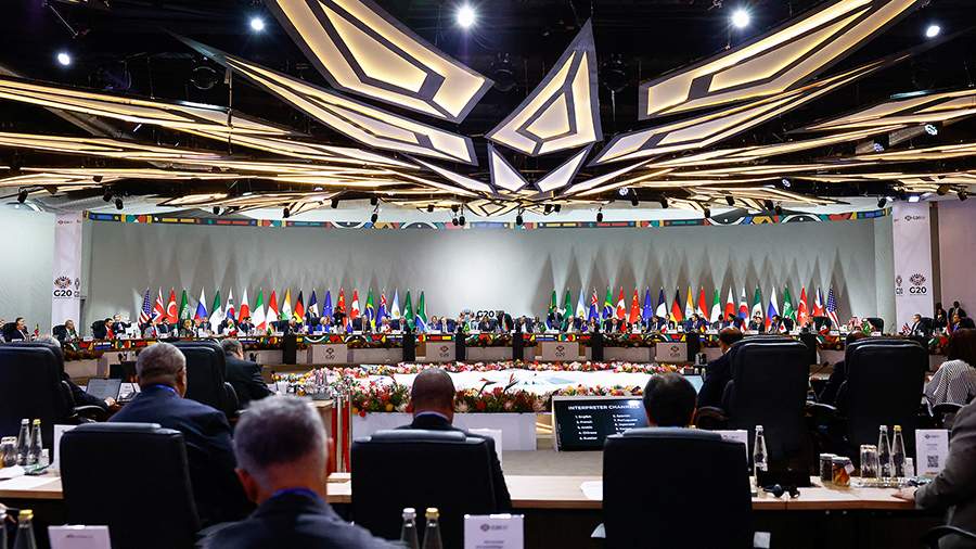 События недели в фотографиях: Dubai AirShow, саммит G20 и выставка Бориса Ефимова