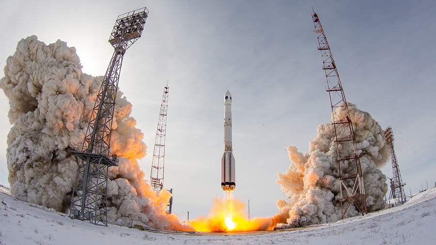 События недели в фотографиях: запуск на Байконуре, карнавал в Бразилии и протесты в Албании