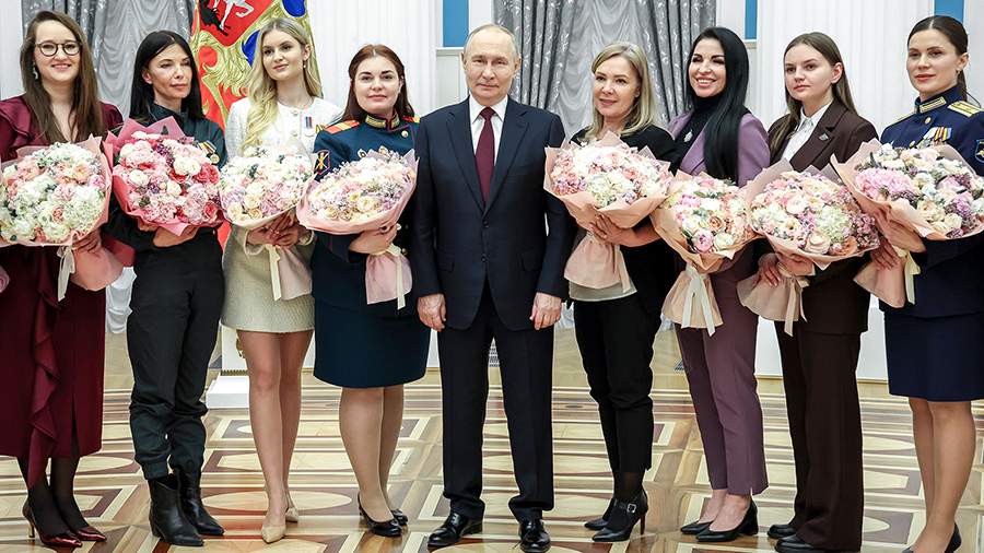 События недели в фотографиях: 8 Марта, конфликт на Ближнем Востоке, открытие Паралимпиады