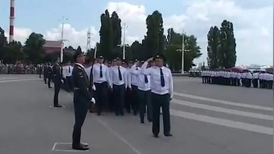 Кортеж дорогих авто с выпускниками института МЧС проехал по Воронежу