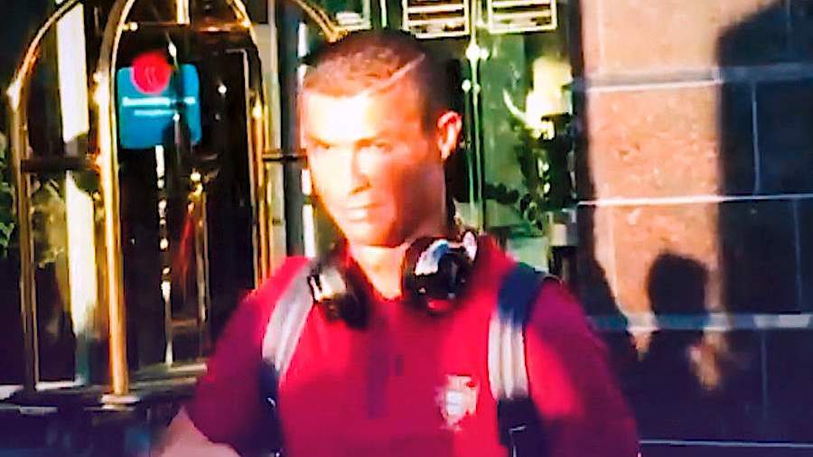 Роналду раздает автографы в Казани