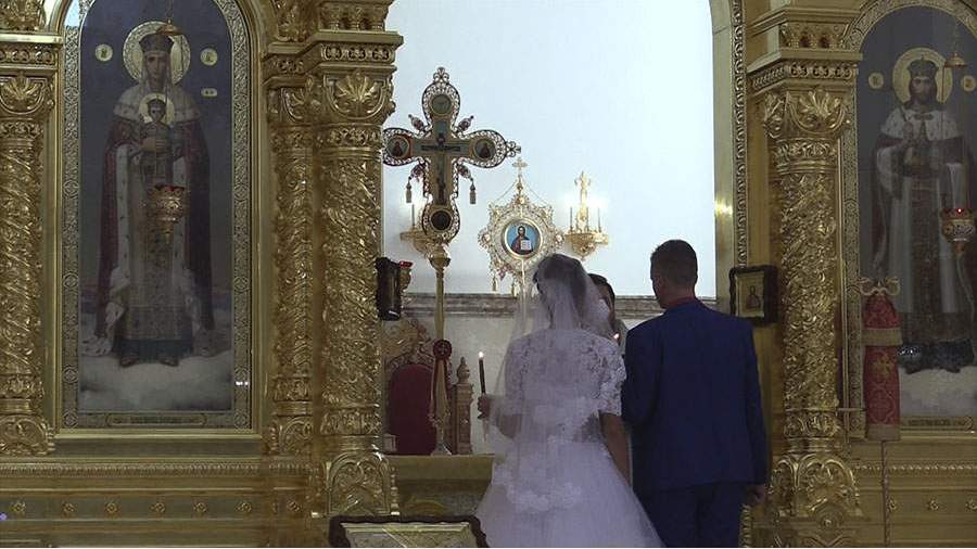 Американский журналист обвенчался в Донецке с уроженкой ДНР