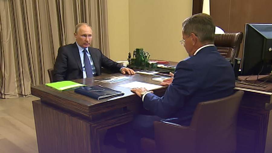 Путин встретился с астраханским губернатором Жилкиным