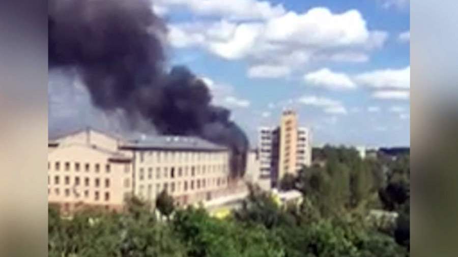 На смоленской фабрике «Шарм» вспыхнул крупный пожар 