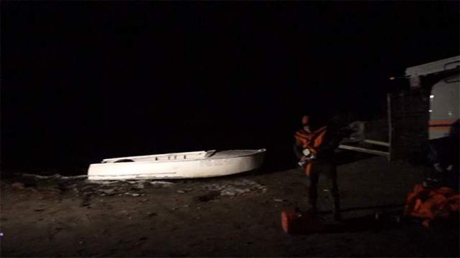 Лодка перевернулась на озере в Челябинской области