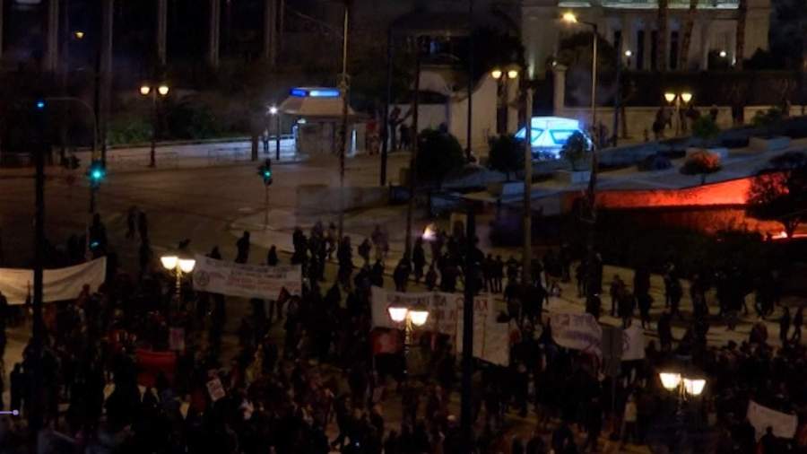 Афиняне выступили против мер жесткой экономии в Греции 