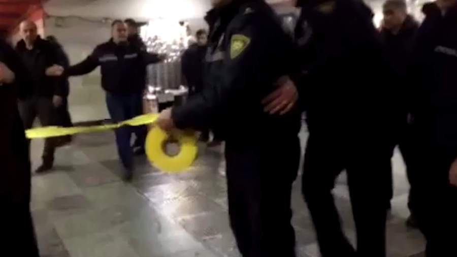 Потолок обрушился на станции метро в Тбилиси