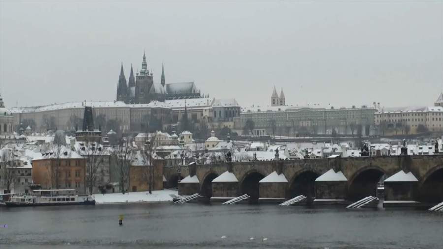 Пражские мосты могут закрыть для туристов