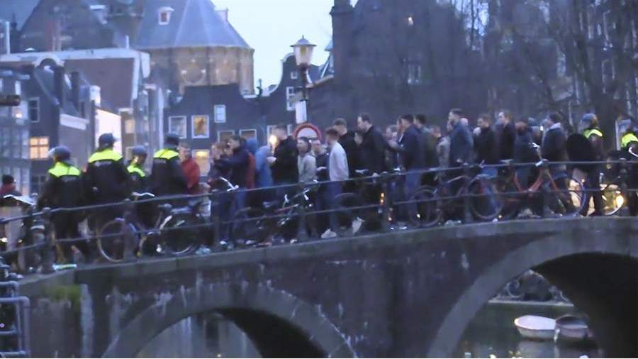 Британские футбольные фанаты устроили беспорядки в Голландии