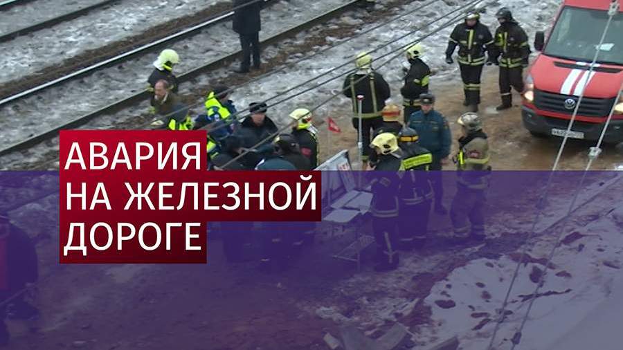 Трактор столкнулся с электричкой на северо-востоке Москвы 