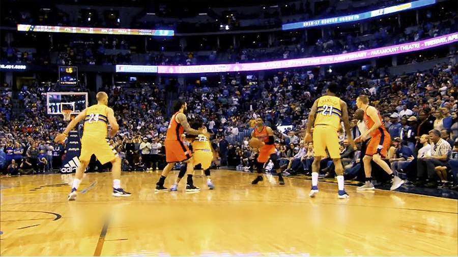 Баскетболист Рассел Уэстбрук исполнил танец на скамейке запасных