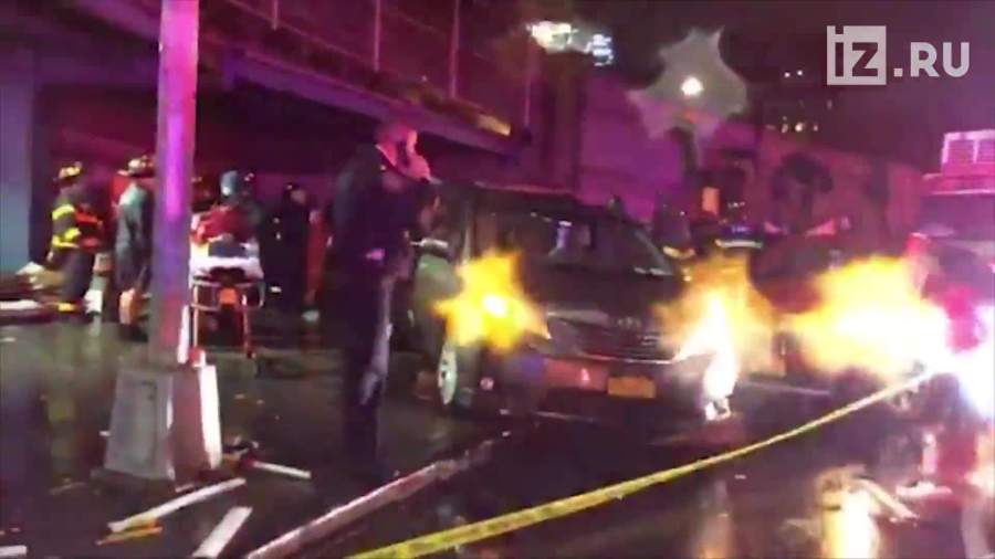 Автомобиль наехал на группу пешеходов в Нью-Йорке