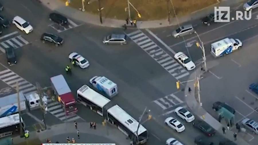 В ДТП с автобусом в Торонто пострадали 25 человек