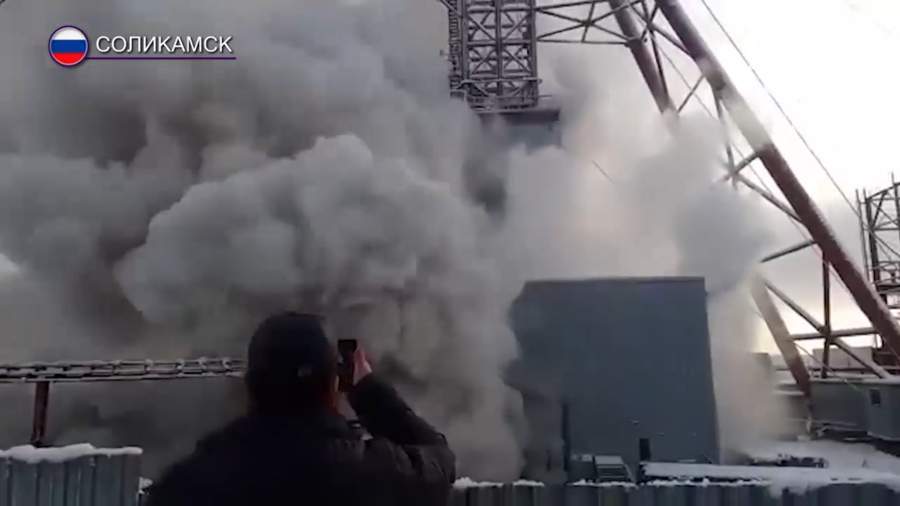 Девять горняков заблокированы при пожаре в шахте в Соликамске