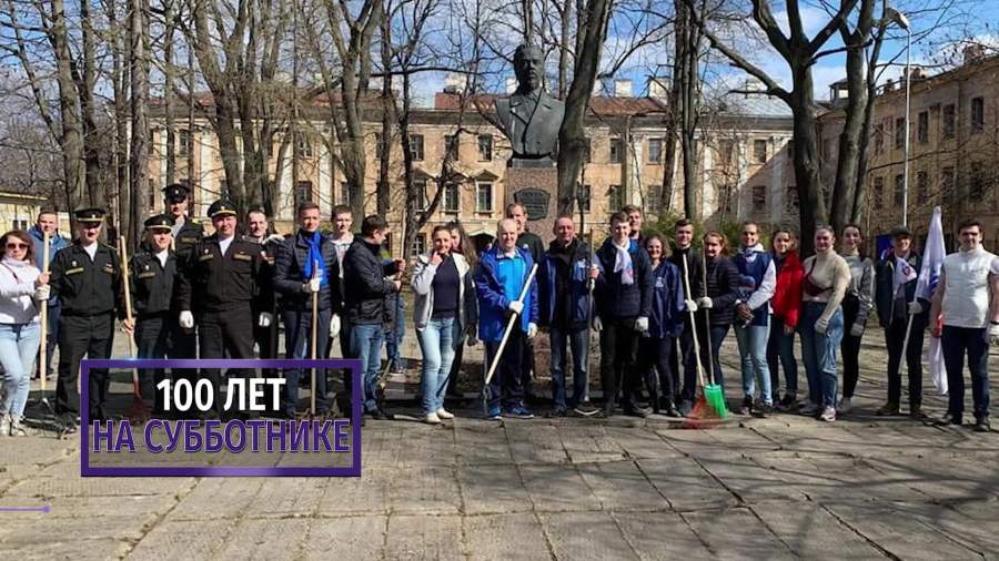 Москвичи вышли на юбилейный субботник