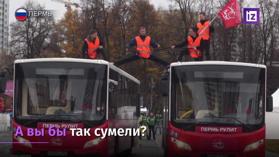 Акробат повторил трюк Ван Дамма со шпагатом