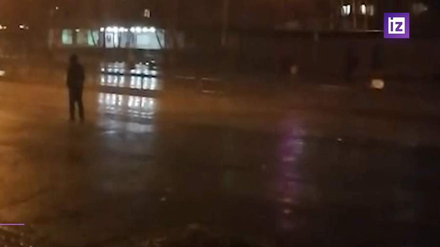 В Сибири сильный ветер срывает крыши