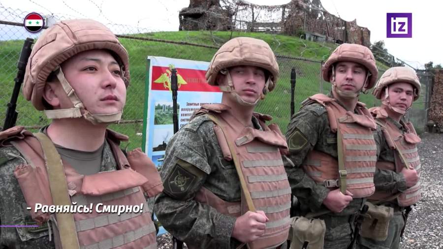 Российские военные на базе Хмеймим в Сирии готовятся к Новому году