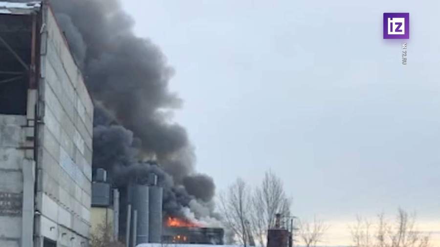 В тюменской колонии пытаются потушить крупный пожар