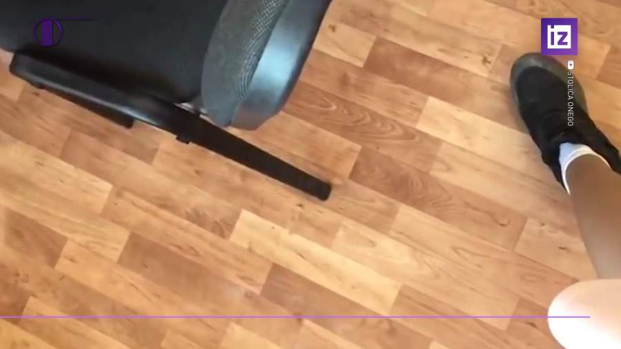 В Петрозаводской школе ученицу отчитали за «толстоватые» ноги