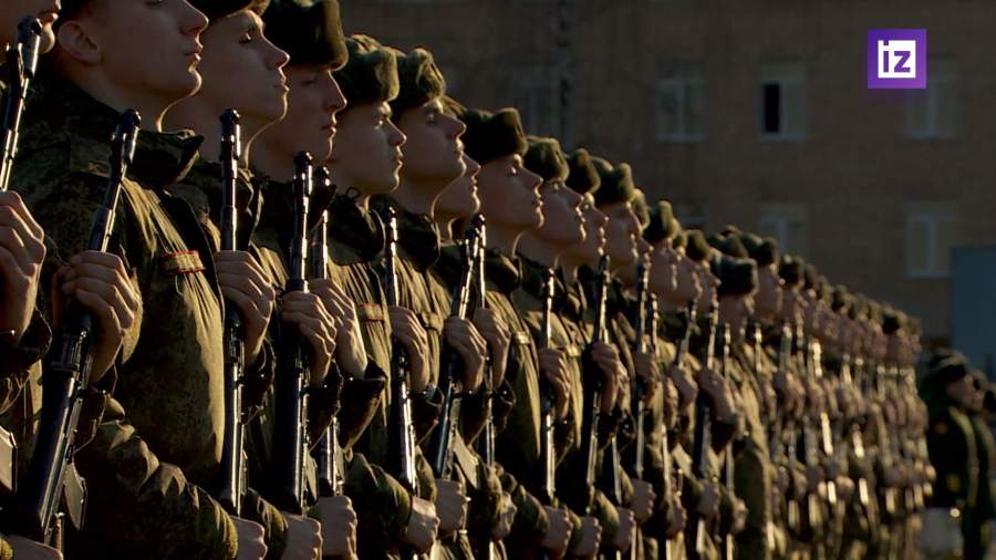 Кремлевцы готовятся к параду на Красной площади 9 мая