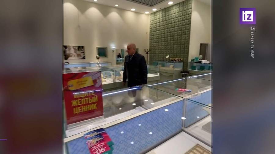 Глава Кузбасса разогнал сотрудников и посетителей ТЦ