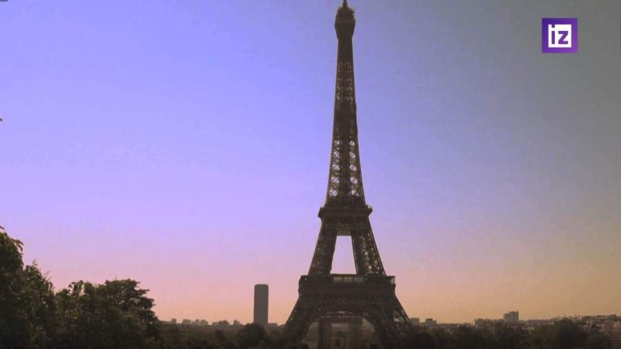 Эйфелева башня вновь открыта для туристов