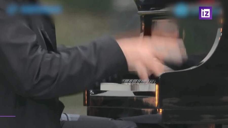 Денис Мацуев отметил юбилей концертом в парке «Зарядье»