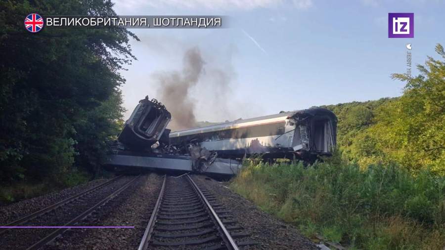 Три человека погибли при крушении поезда в Шотландии