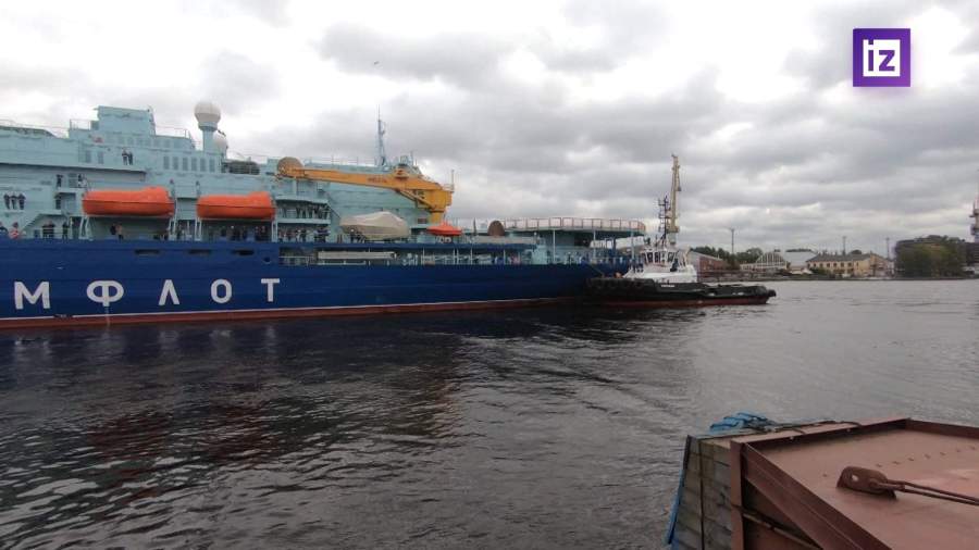 Ледокол «Арктика» вышел на ледовые испытания