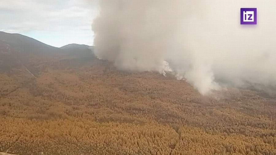 В Магаданской области тушат лесной пожар рядом с аэропортом Сокол