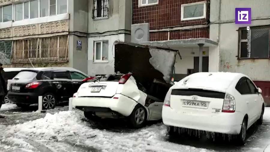 Упала панель на машину. Смотреть фото Упала панель на машину. Смотреть картинку Упала панель на машину. Картинка про Упала панель на машину. Фото Упала панель на машину