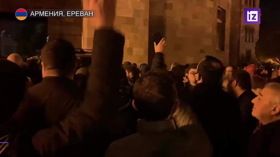 В Ереване начались протесты после подписания соглашения о мире