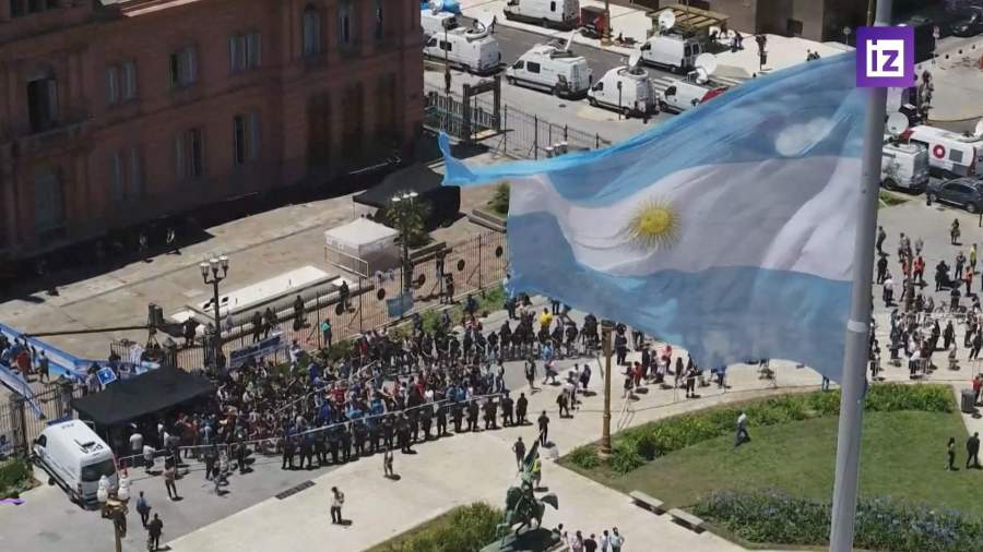 Марадону похоронили на кладбище Белла-Виста