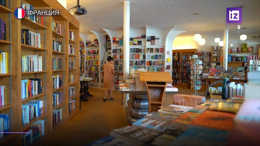 Литераторы просят Макрона поддержать книжный бизнес