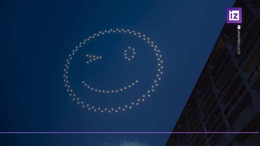 Жителей Эдинбурга поздравили с Новым годом представлением дронов