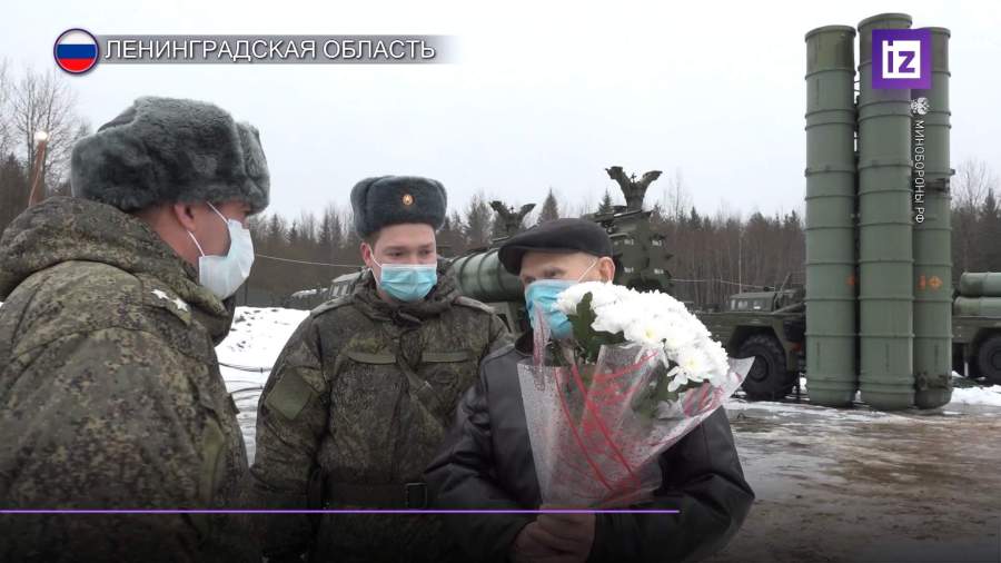 Военнослужащие ЗВО поздравили с юбилеем 90-летнего ветерана