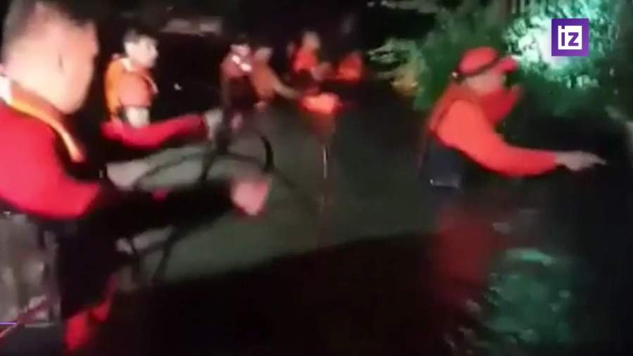 На Филиппинах продолжаются поиски людей