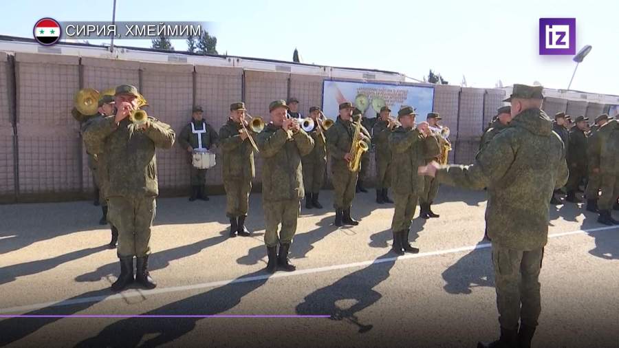 На авиабазе Хмеймим в Сирии открыли памятный бюст летчику Пешкову