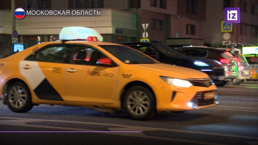 Таксистов в Подмосковье попросили заморозить цены в сильный снегопад